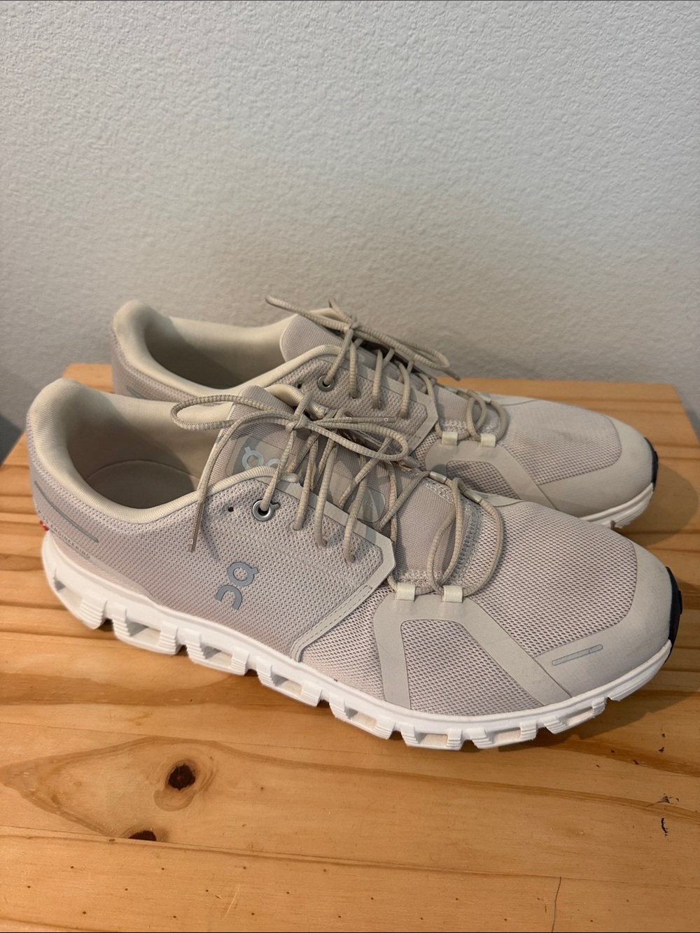 On Cloud 6 Running Menโs Cloud Athletic Sneakers in Light Beige